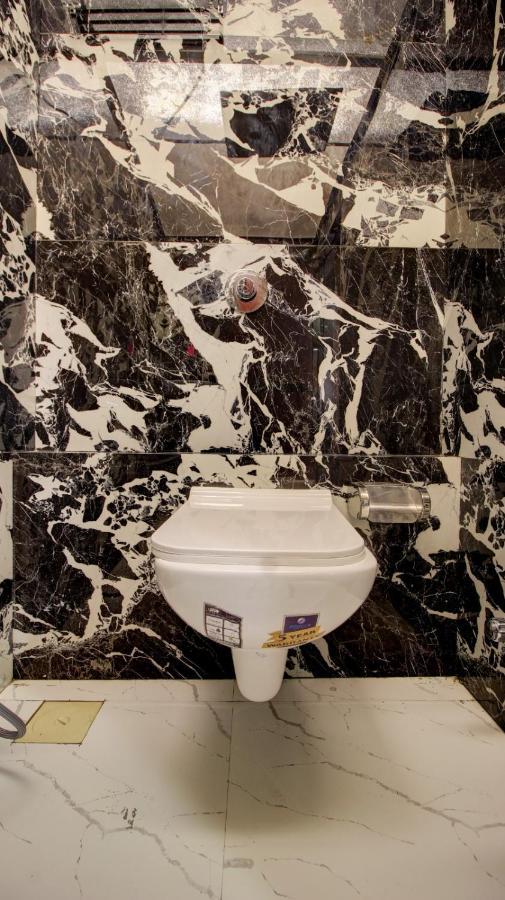 Hotel Priceless Suite Bombay Exhibition Centre Goregaon West Mumbai Bagian luar foto