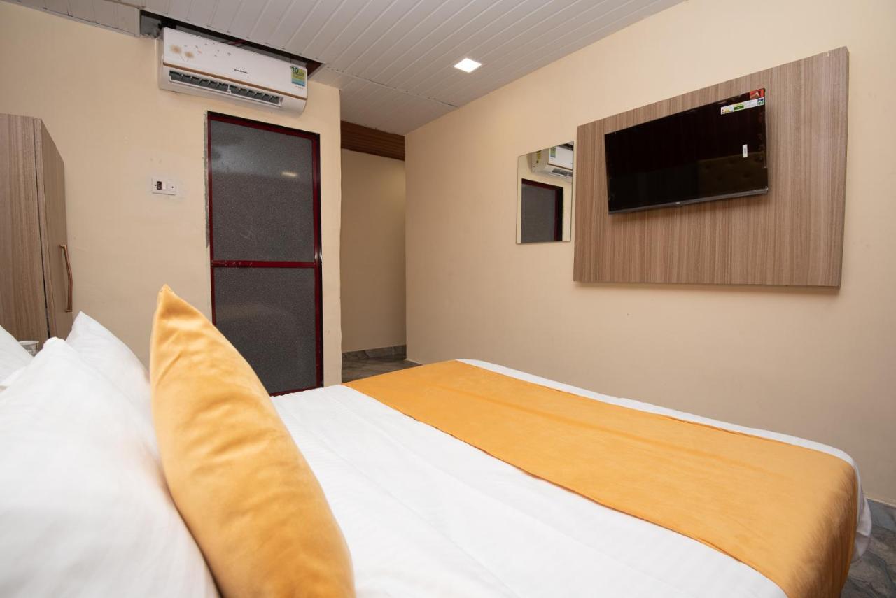 Hotel Priceless Suite Bombay Exhibition Centre Goregaon West Mumbai Bagian luar foto