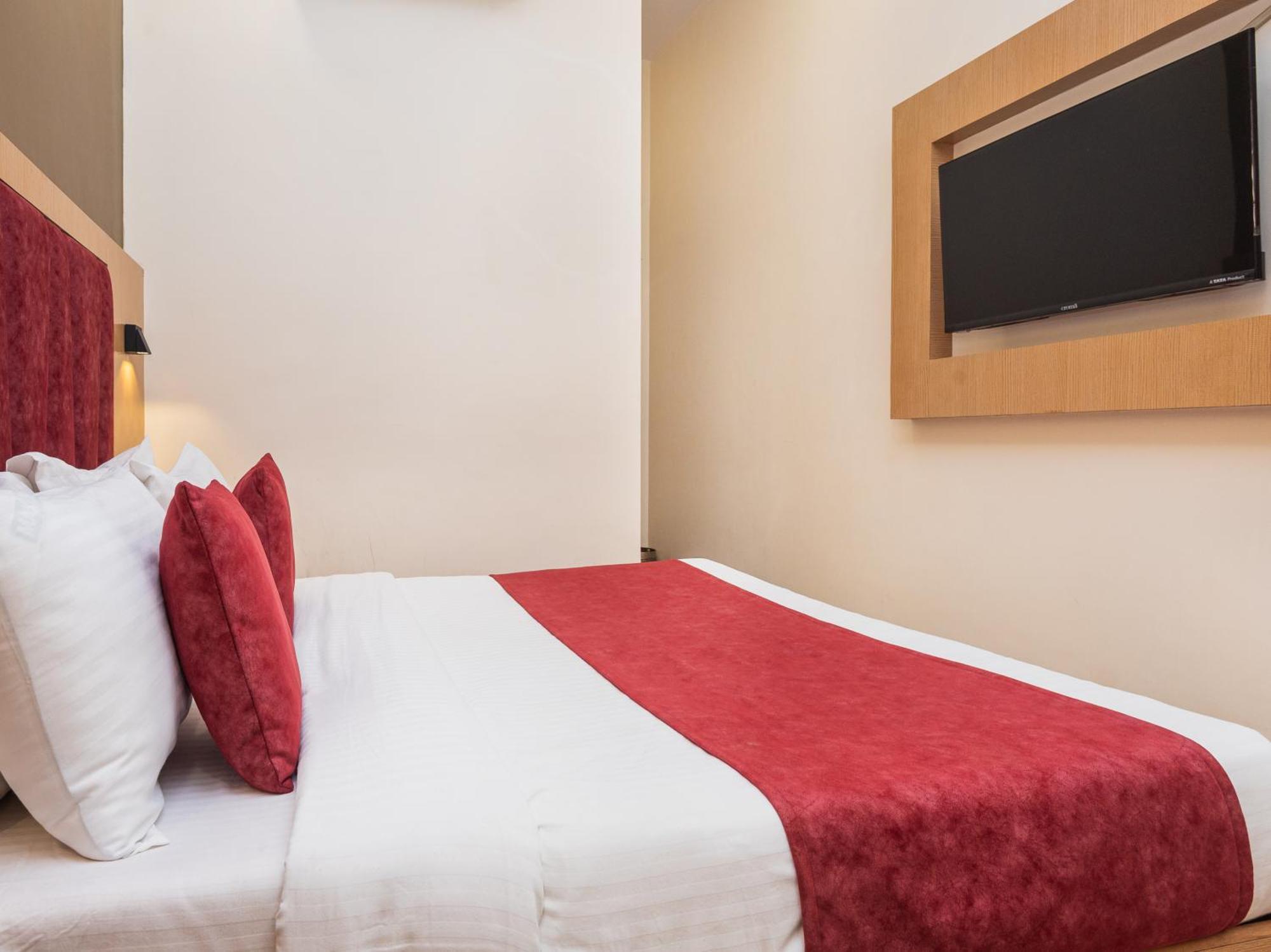 Hotel Priceless Suite Bombay Exhibition Centre Goregaon West Mumbai Bagian luar foto