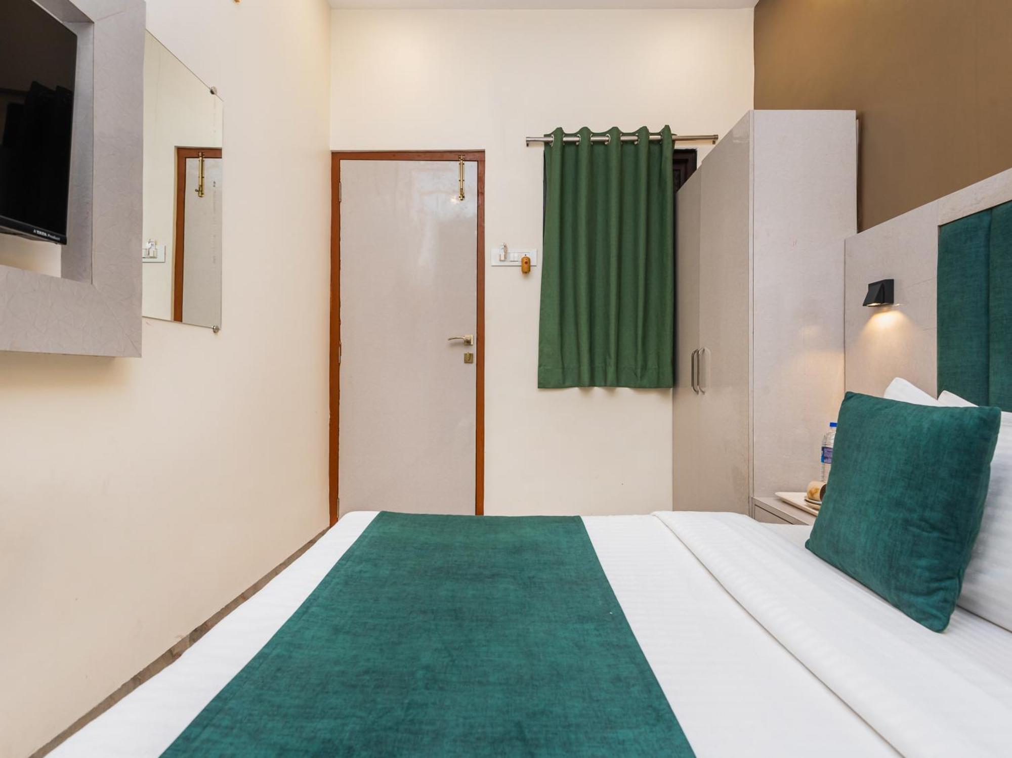 Hotel Priceless Suite Bombay Exhibition Centre Goregaon West Mumbai Bagian luar foto