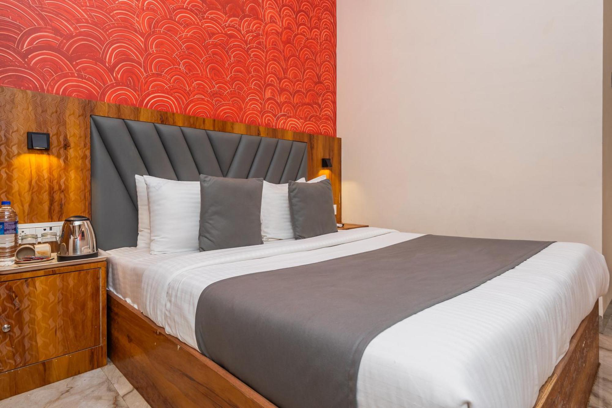 Hotel Priceless Suite Bombay Exhibition Centre Goregaon West Mumbai Bagian luar foto