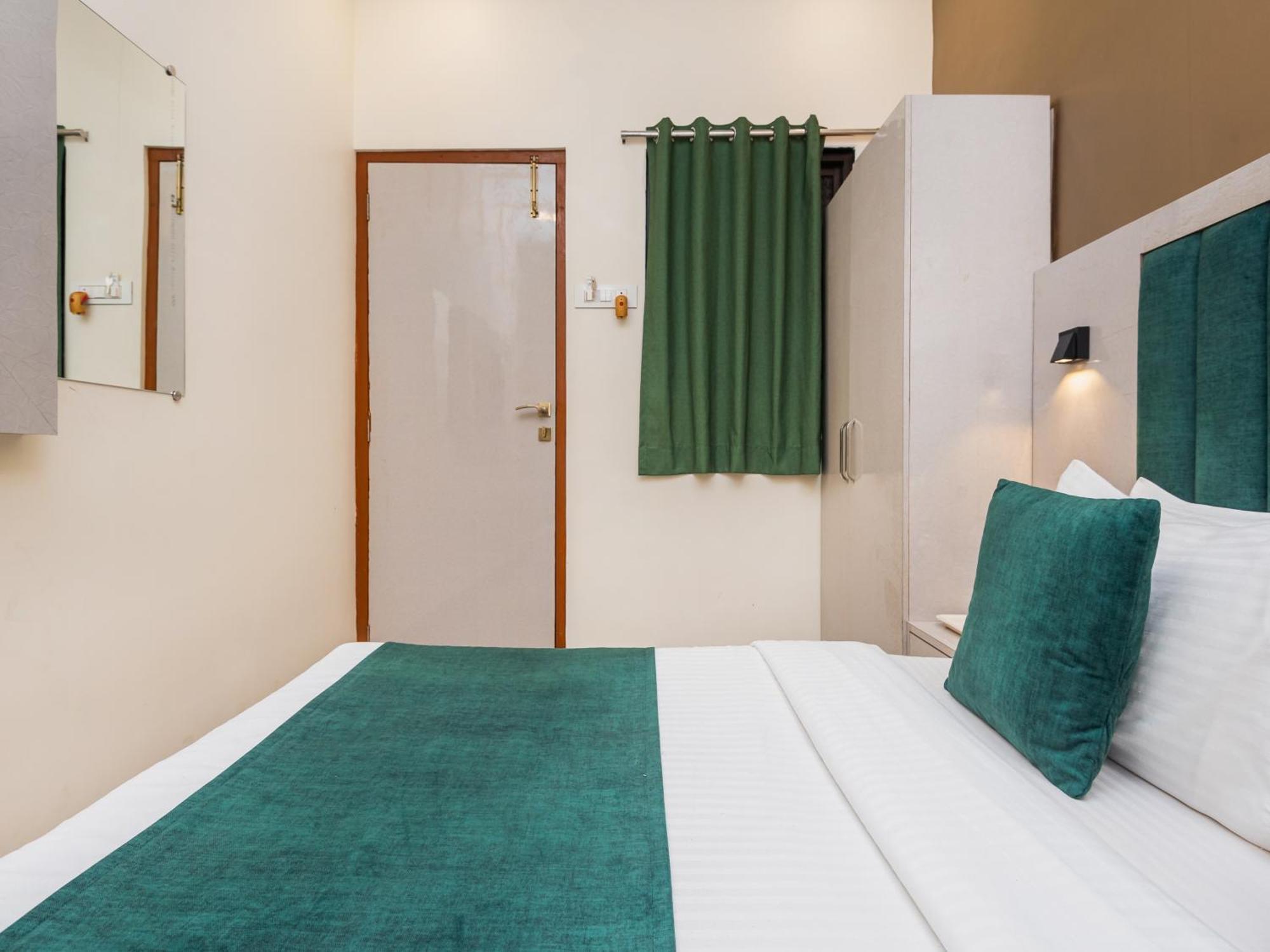 Hotel Priceless Suite Bombay Exhibition Centre Goregaon West Mumbai Bagian luar foto