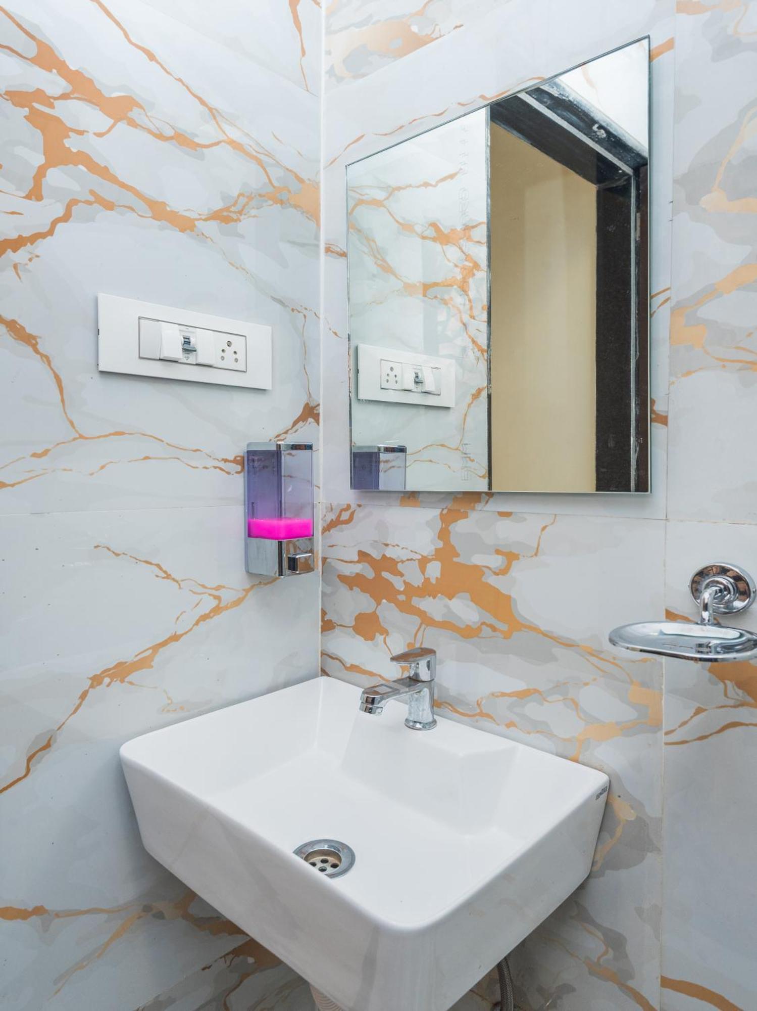 Hotel Priceless Suite Bombay Exhibition Centre Goregaon West Mumbai Bagian luar foto