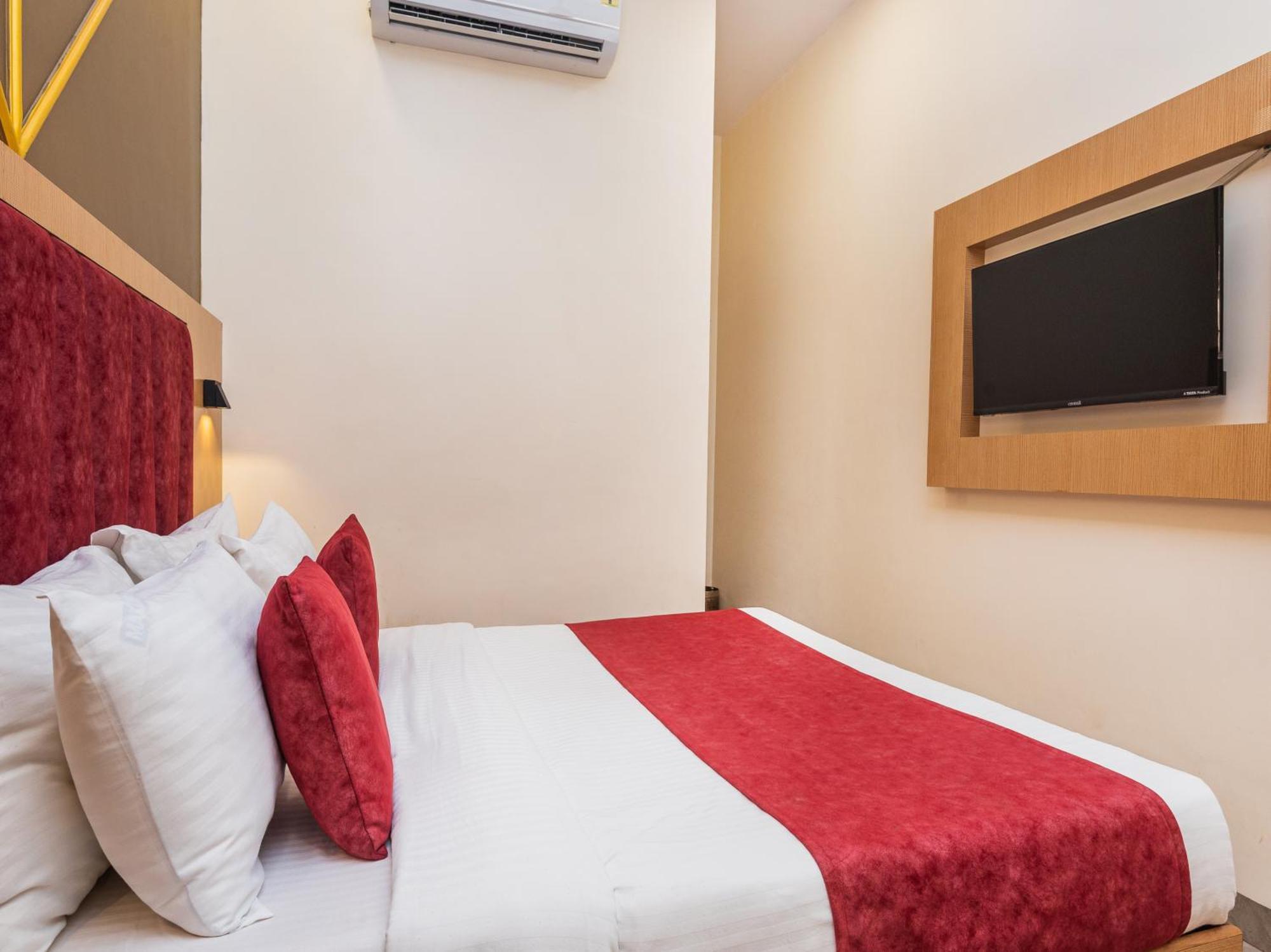 Hotel Priceless Suite Bombay Exhibition Centre Goregaon West Mumbai Bagian luar foto