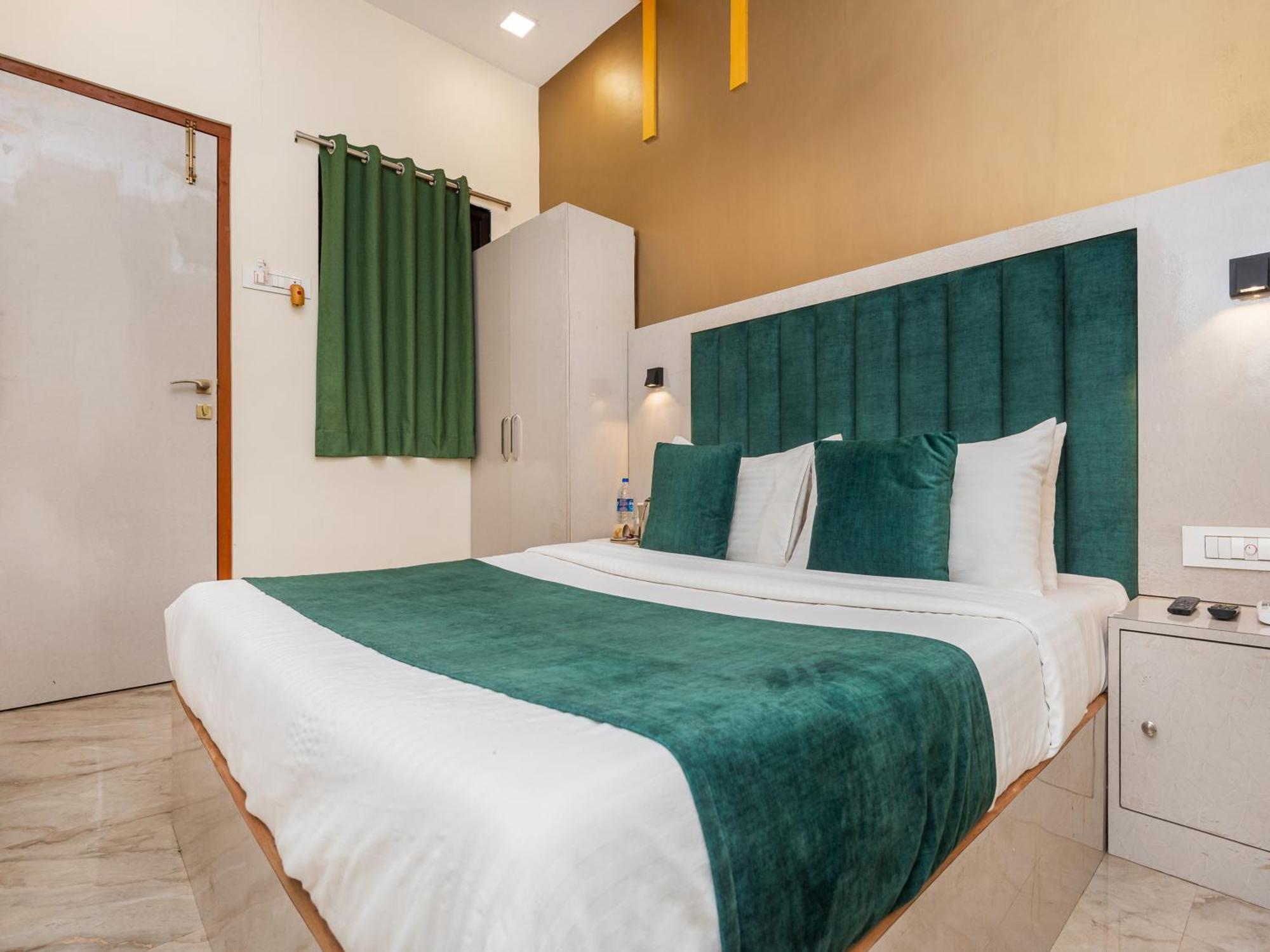Hotel Priceless Suite Bombay Exhibition Centre Goregaon West Mumbai Bagian luar foto