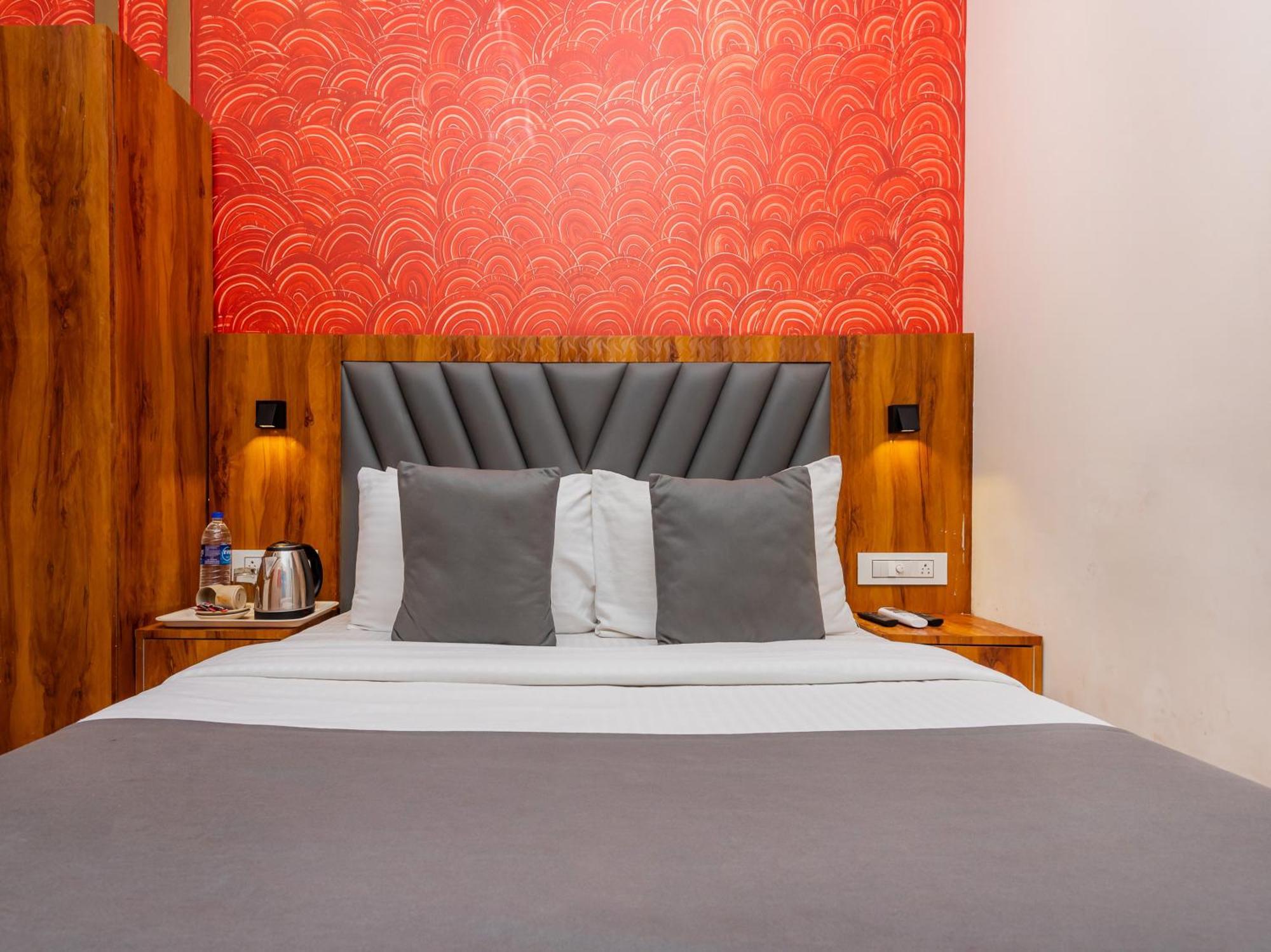 Hotel Priceless Suite Bombay Exhibition Centre Goregaon West Mumbai Bagian luar foto