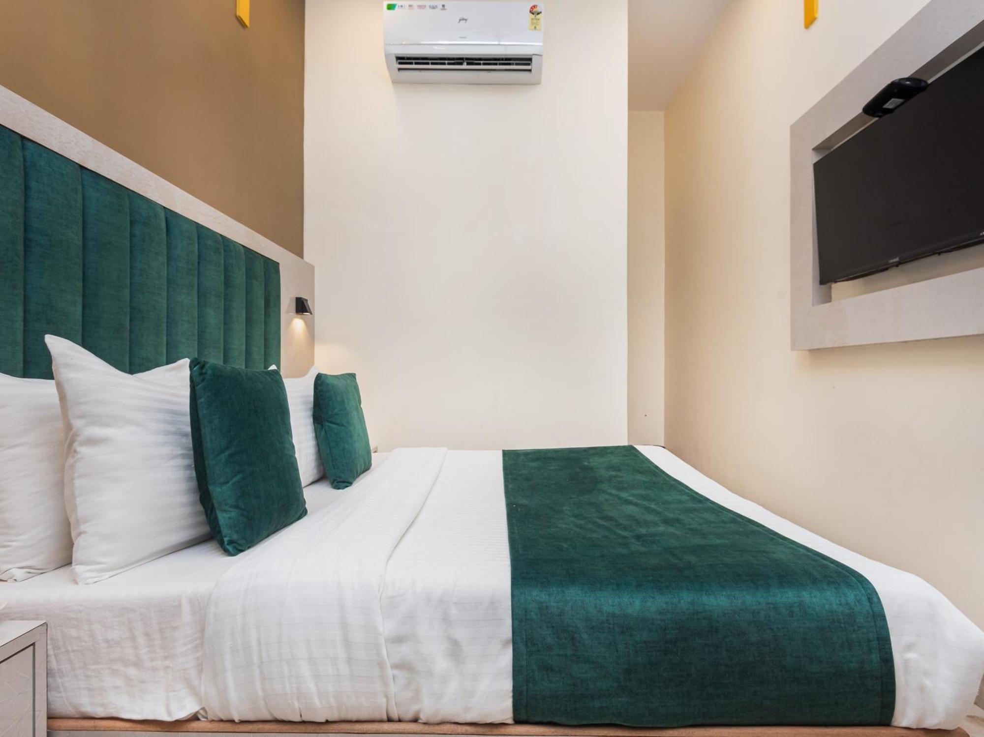 Hotel Priceless Suite Bombay Exhibition Centre Goregaon West Mumbai Bagian luar foto