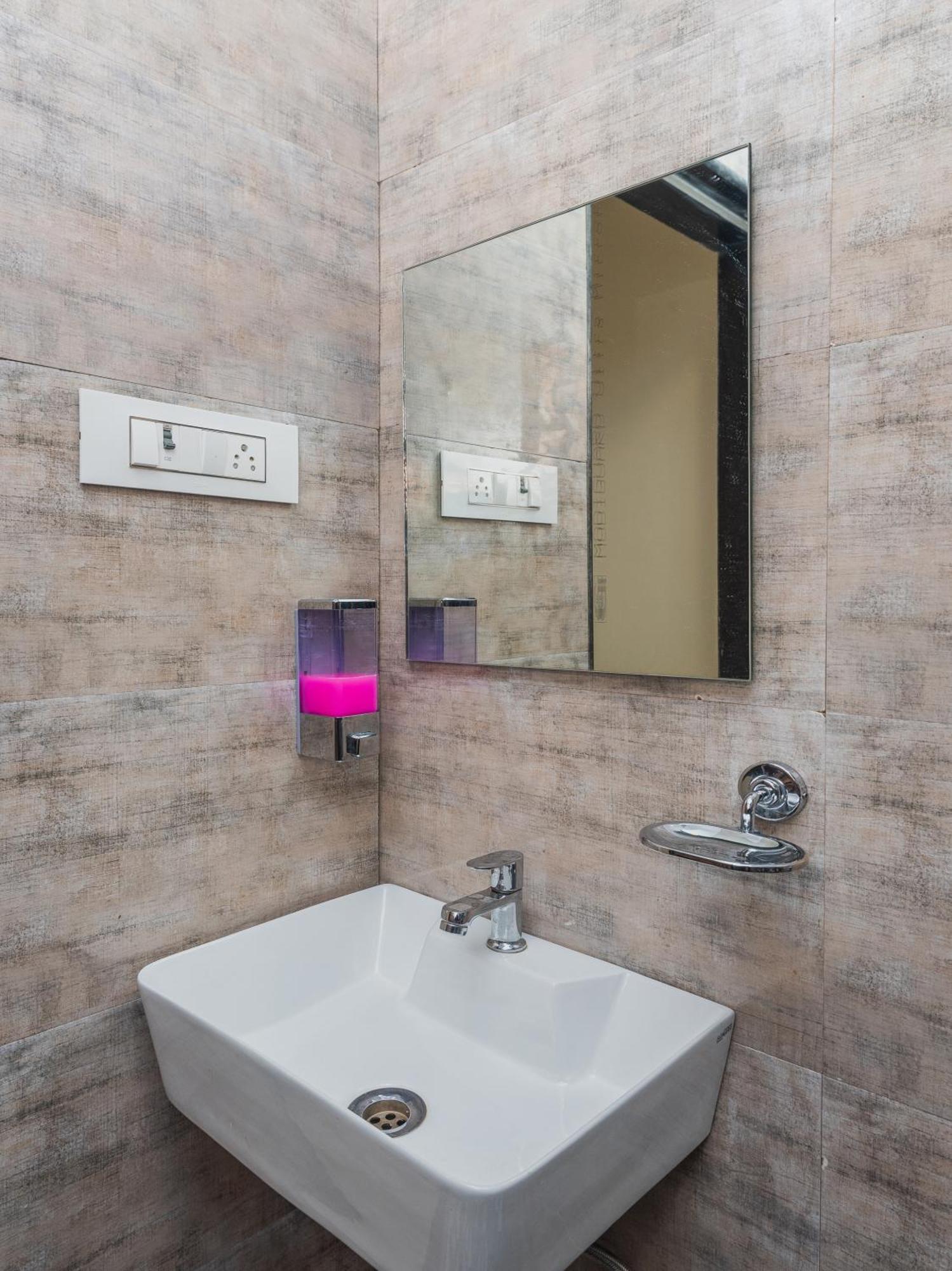 Hotel Priceless Suite Bombay Exhibition Centre Goregaon West Mumbai Bagian luar foto